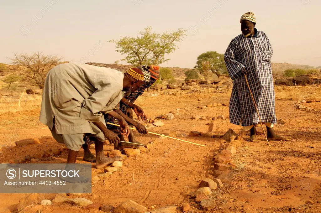 Reading of the tables of the divination of the fox in Dogon