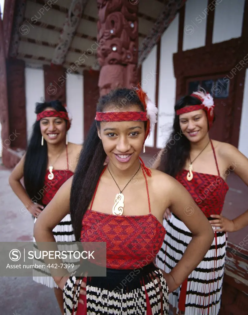 Maori Girls Dressed in Traditional Maori Costume Rotorua North Island New Zealand SuperStock