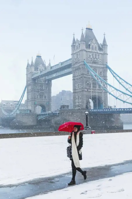 England, London, Southwark, Tower Bridge and Potters Field in the Snow