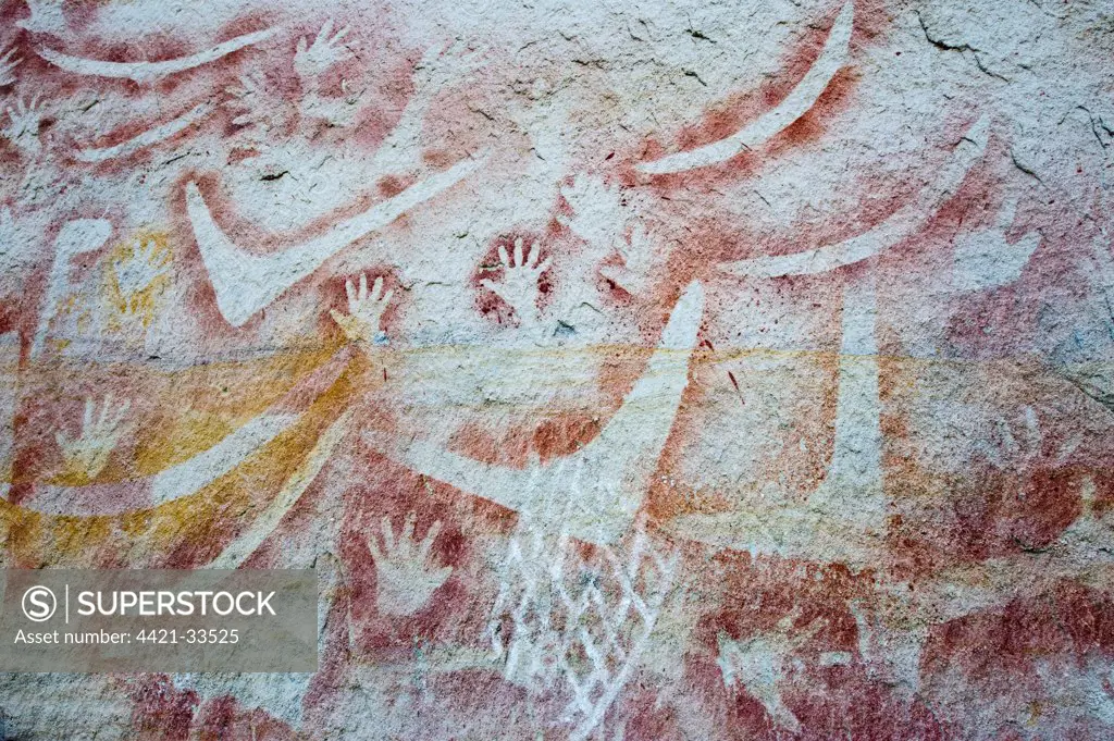 Aboriginal rock art, stencil art dated circa 2000 years old, showing depictions of hands and boomerangs, Art Gallery, Carnarvon Gorge, Carnarvon N.P., Queensland, Australia