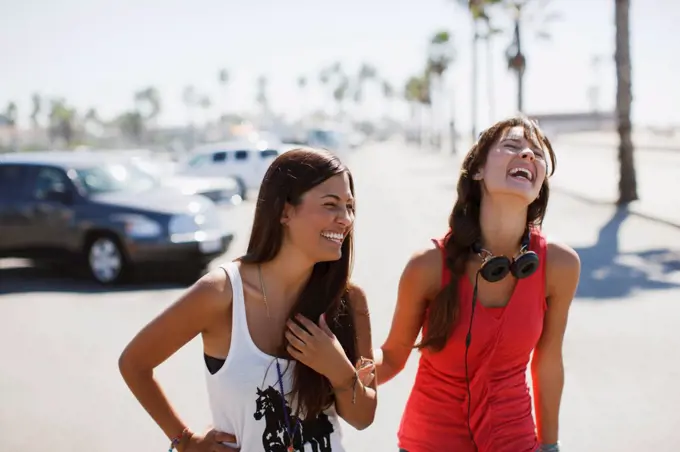 Los Angeles, USA, Laughing women walking outdoors