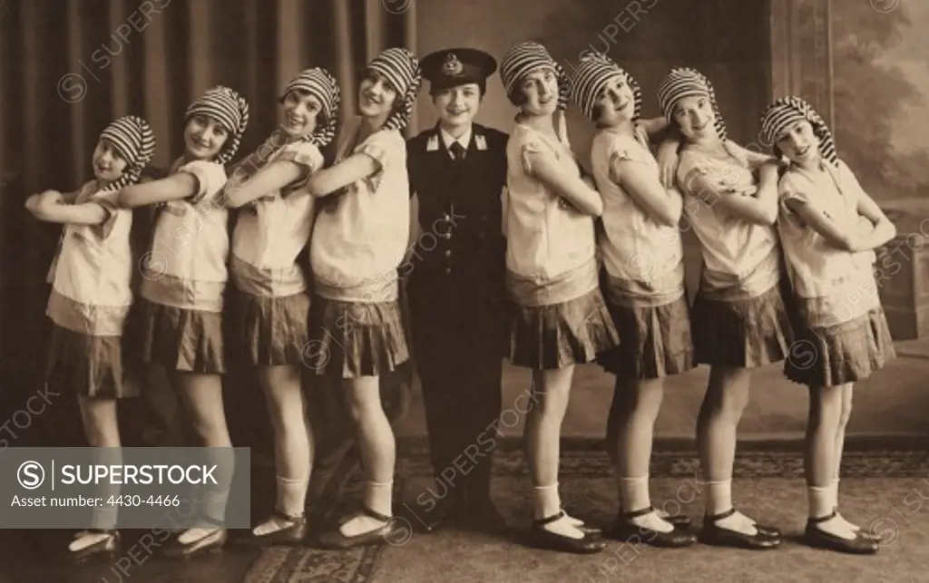 dancing revue dancers 1920s 20s 20th century,