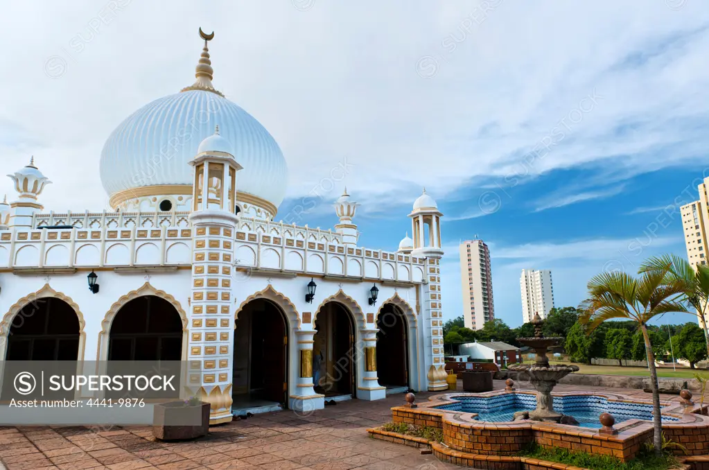 Habibia Soofie Saheb Badsha Peer Darbaar Musjid (Mosque). Hazrath Soofie Saheb arrived in Durban in 1895 and bought a piece of land on the northern banks of the Umgeni River in Riversid to build a humble wood and iron house. Durban. KwaZulu Natal. South Africa.