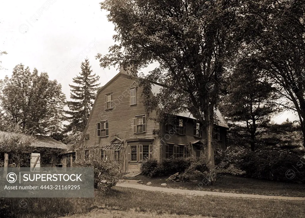 The Old manse, Concord, Massachusetts, Hawthorne, Nathaniel,, 1804-1864, Homes & haunts, Emerson, William,, 1769-1811, Homes & haunts, Emerson, Ralph Waldo,, 1803-1882, Homes & haunts, Dwellings, United States, Massachusetts, Concord, 1900