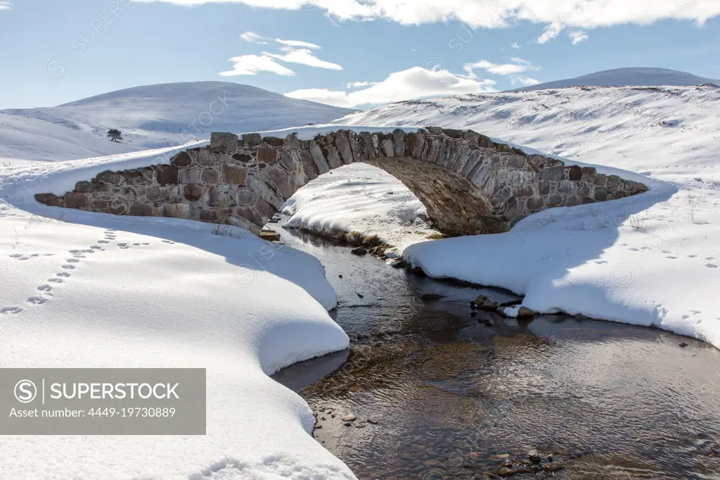 Stone Bridge, Old Miltary Road in the snow, Corgarff, Lecht Road, Cairngorms, Highlands, Aberdeenshire, Scotland, UK