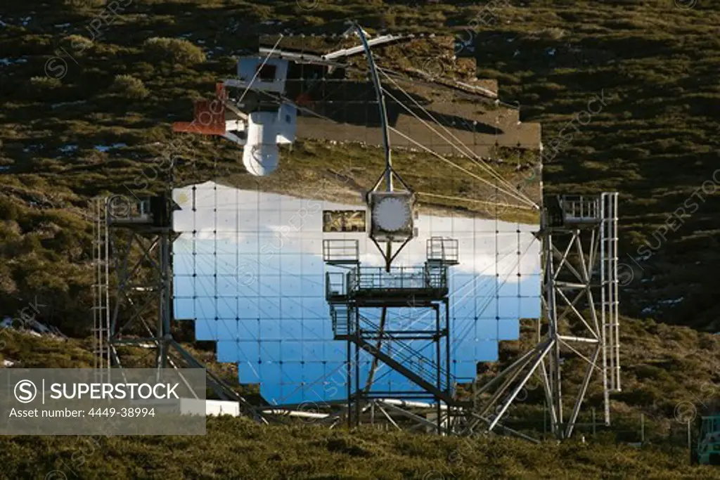 Magic telescope, worlds largest IACT mirror telescope, Imaging Atmospheric Cherenkov Telescope, 17m diameter, Observatorio Astrofisico, astronomy, astrophysics, observatory, Roque de los Muchachos, Caldera de Taburiente, La Palma, Canary Islands, Spain, Europe