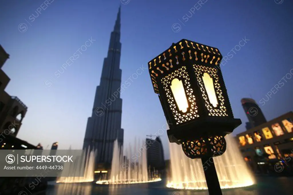 Dubai Fountain, fountains at Burj Khalifa in the evening, Burj Chalifa, Dubai, UAE, United Arab Emirates, Middle East, Asia