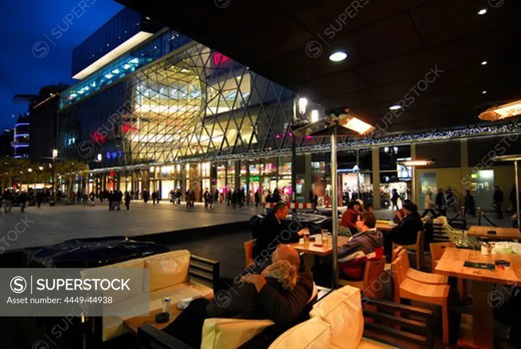 Pavement cafe in Zeil street, city centre, MyZeil shopping mall in the background, Frankfurt am Main, Hesse, Germany