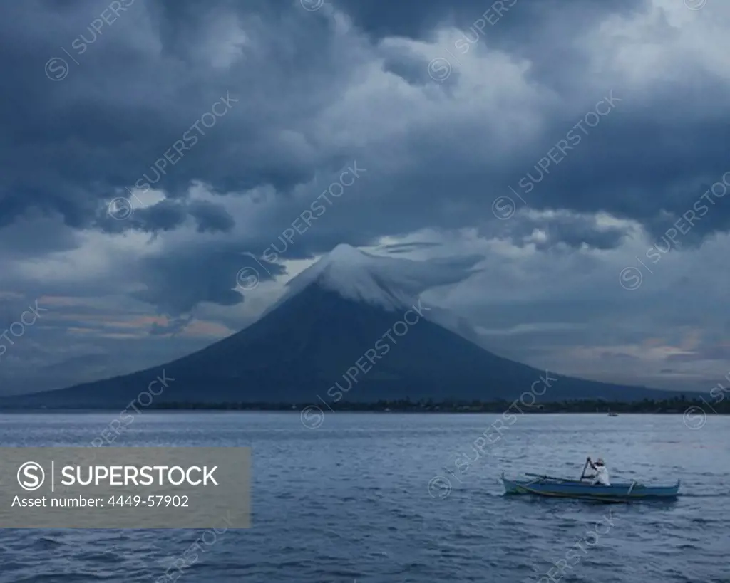 Fisherman with Mayon Volcano, Legazpi City, Luzon Island, Philippines, Asia