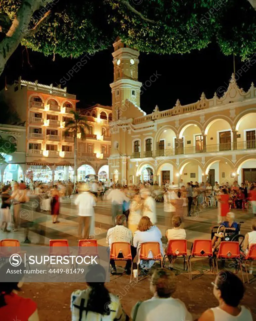 People dancing on the Zocalo in front of the town hall Palacio Municipal at the Old Town in the evening, Veracruz, Veracruz province, Mexico, America