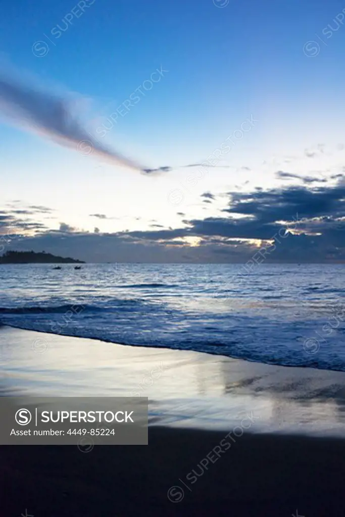 Sunrise at Talalla beach, Talalla, Matara, South coast, Sri Lanka, Asia