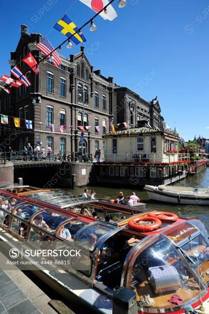 Excursion boat on the Oude Turfmarkt canal, Amsterdam, the Netherlands, Europe