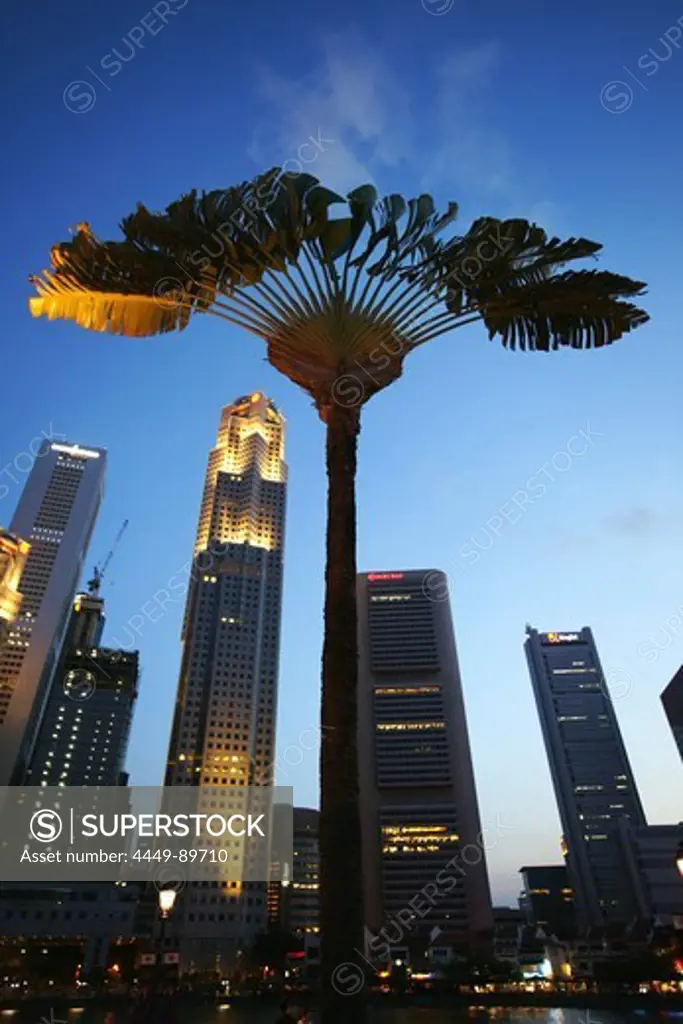 Palm tree in front of Singapore skyline in the evening, Singapore River, Singapore, Asia