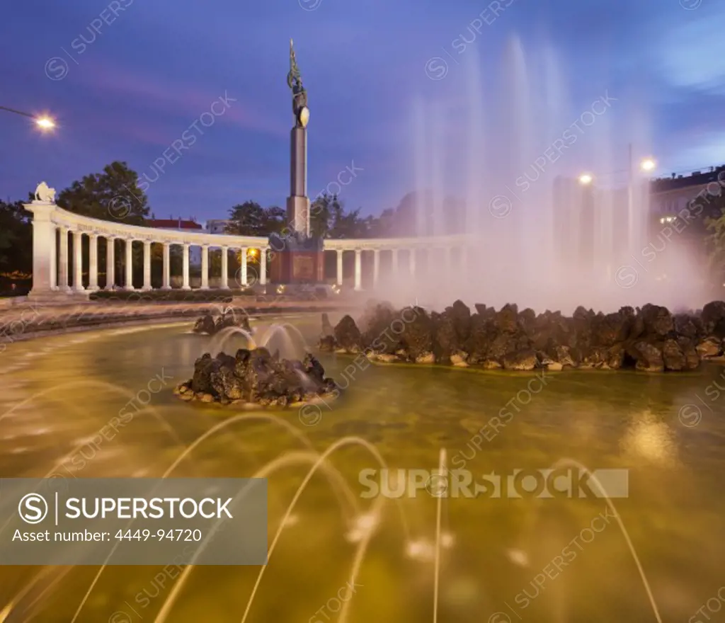 Hochstrahlbrunnen fountain on Schwarzenbergplatz square, Palais Schwarzenberg, 3. Bezirk, Vienna, Austria