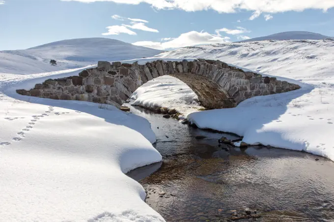 Stone Bridge, Old Miltary Road in the snow, Corgarff, Lecht Road, Cairngorms, Highlands, Aberdeenshire, Scotland, UK