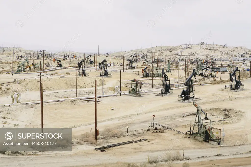 Oil rigs and wells in the Midway-Sunset shale oil fields, the largest in CaliforniaTaft, Kern County, California, USA