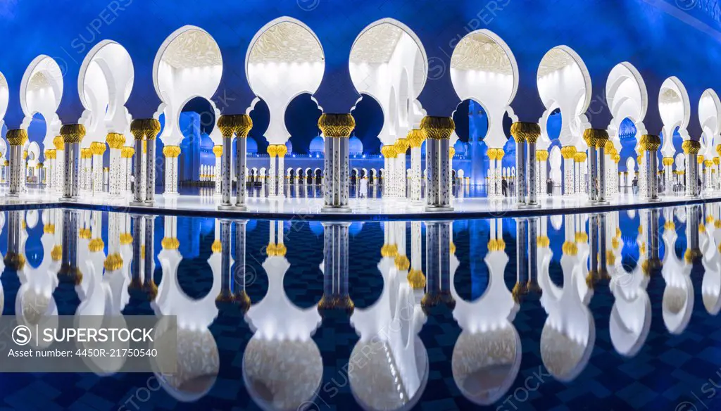 Blue and white Sheikh Zayed Mosque at dusk, Abu Dhabi, United Arab Emirates.