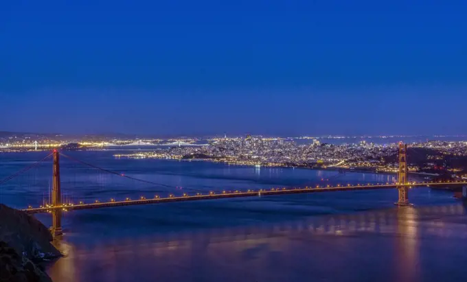 Golden Gate bridge across San Francisco bay at twilight.