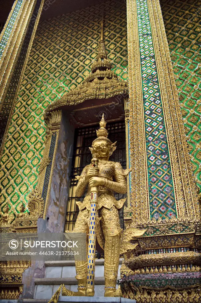 Golden statue at Wat Phra Kaew.