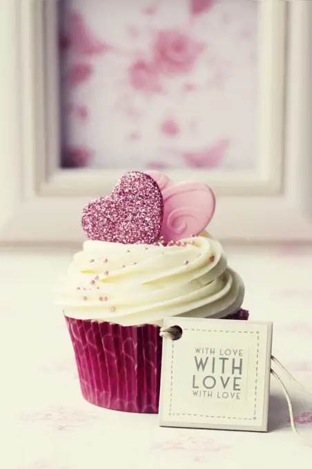 Cupcake gift with tag