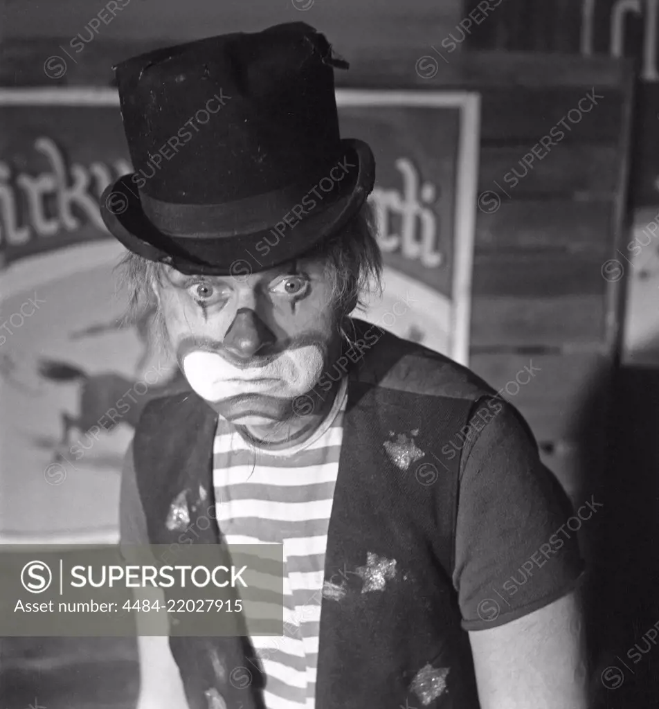 Ingmar Bergman. 1918-2007. Swedish film director. Pictured here actor Erik Strandmark as Jens the clown 1953 on the film set of the movie Sawdust and Tinsel. Gycklarnas Afton. Photo: Kristoffersson/BL35-5