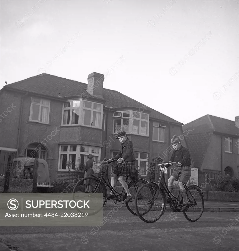 Great Britain 1945. Pictured here two english children cycling to school in the morning. Photo KG Kristoffersson who was in Great Britain 1945. ref S87-6