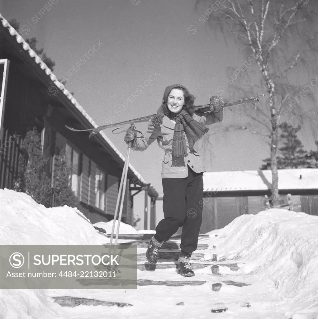 Winter in the 1940s. Actress Viveca Lindfors, 1920-1995. Pictured here ready to go cross country skiing. She is carrying her skis and poles. Sweden 1948. Photo Kristoffersson ref AA14-5