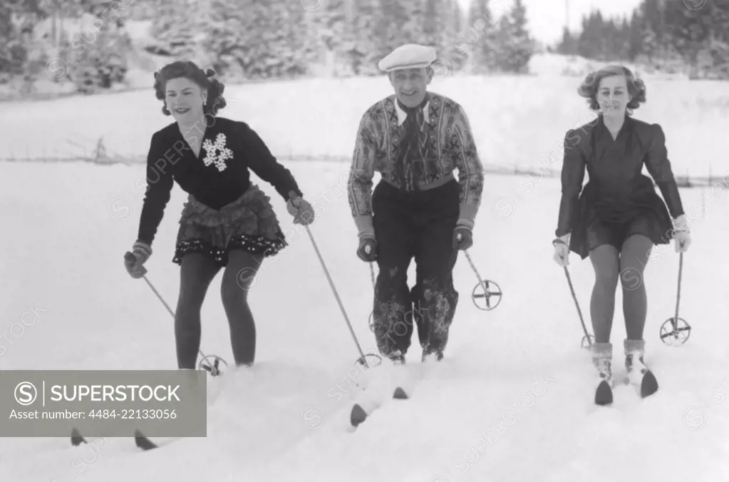 Skiing in the 1940s. The three individual skiing champions Britta Råhlén, Sven Selånger and Britta Lindmark are skiing through the snow. Sweden 1945