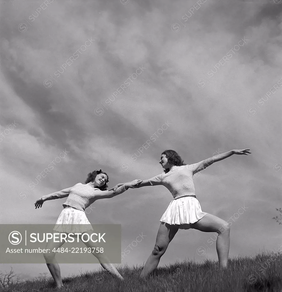 Gymnasts in the 1940s. Lalla Cassels dance troup. Two of the girls are training and poses in a dance on a summer's day. Sweden Photo Kristoffersson Ref N145. Sweden 1945