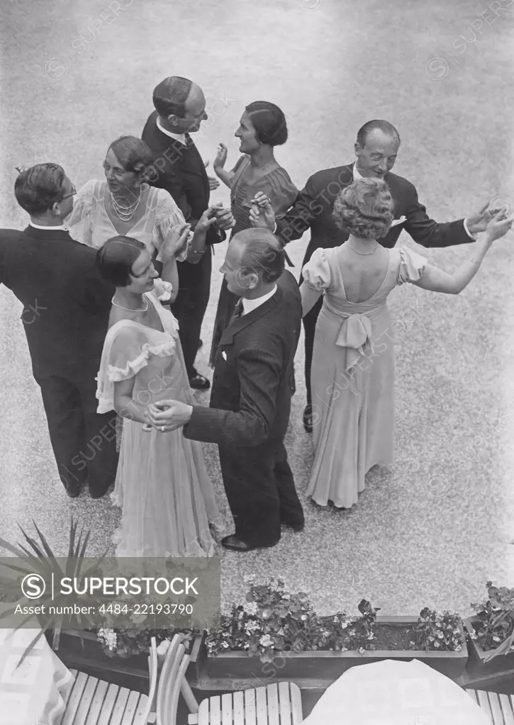 Dancing in the 1930s. Four couples at an outdoor garden party is dancing. 1930s