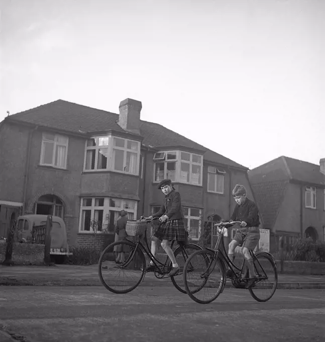 Great Britain 1945. Pictured here two english children cycling to school in the morning. Photo KG Kristoffersson who was in Great Britain 1945. ref S87-6