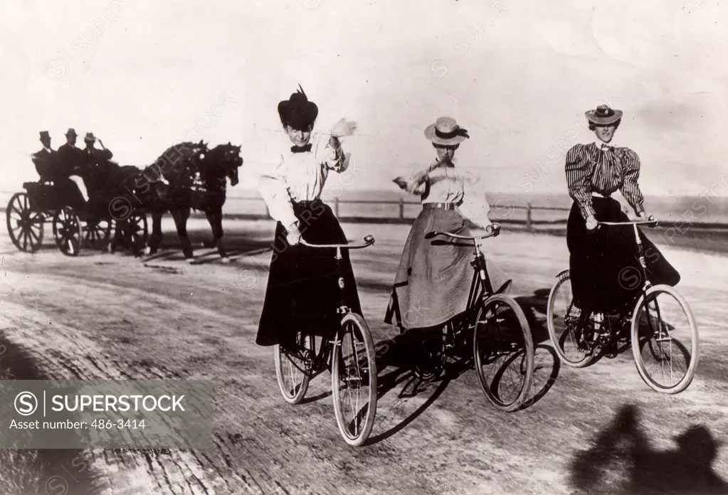 USA, New York State, New York City, Women on bicycles, circa 1900