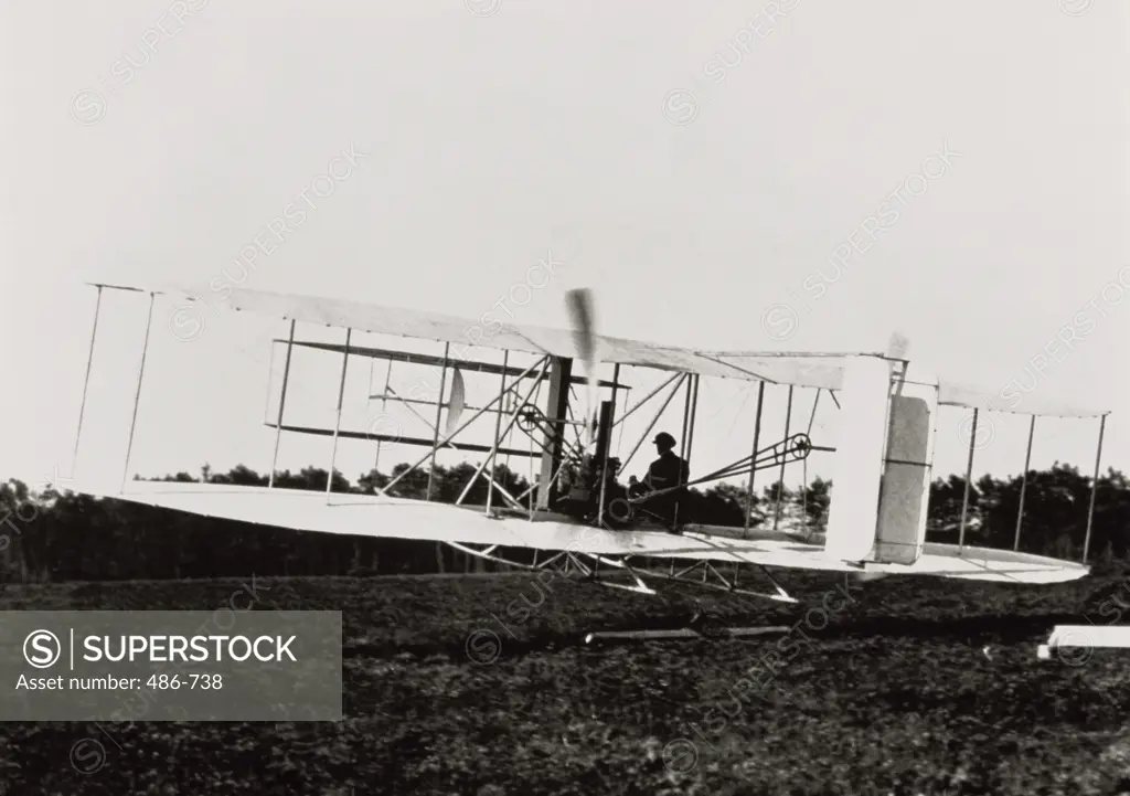 Wilbur Wright giving flight exhibition, Le Mans, France, August 8, 1908