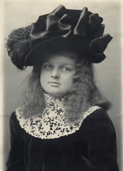 USA, New York, New York City, Portrait of girl wearing dress hat, 1901