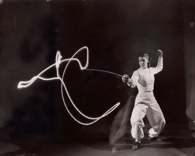 Portrait of Elena Dow fencing