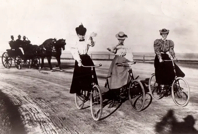 USA, New York State, New York City, Women on bicycles, circa 1900