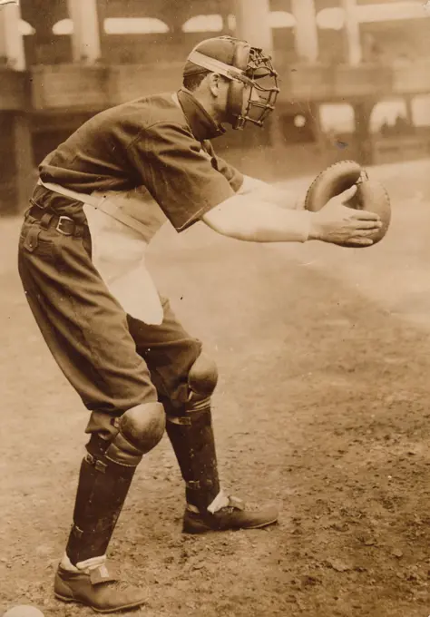 Baseball player ready to catch ball