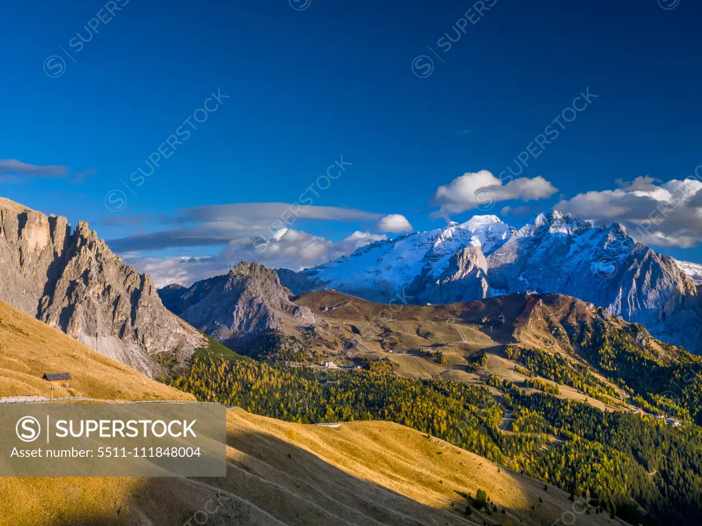 Ausblick vom Sellajoch zur Marmolata, Dolomiten, Südtirol, Italien, Europa;Dolomites, Sella Pass South Tyrol, Italy