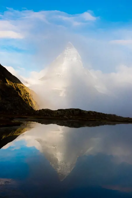 Lake Riffelsee, Mountain Matterhorn, Monte Cervino, Mont Cervin, 4.478 m, Rotenboden, Pennine Alps, Zermatt, Valais, Switzerland