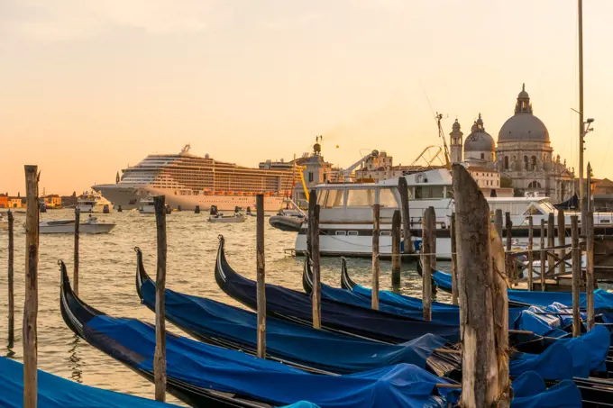 MSC Fantasia, Cruise Ship, Venedig, Venice, Venetia, Italy