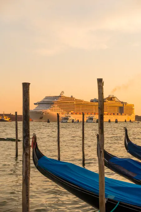 MSC Fantasia, Cruise Ship, Venedig, Venice, Venetia, Italy