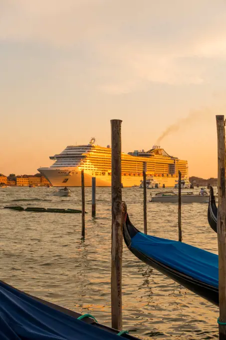 MSC Fantasia, Cruise Ship, Venedig, Venice, Venetia, Italy