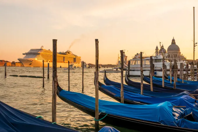 MSC Fantasia, Cruise Ship, Venedig, Venice, Venetia, Italy