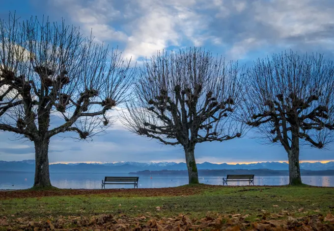 Abendstimmung im Herbst am Starnberger See, Bayern, Deutschland;Evening mood at Lake Starnberg, Germany