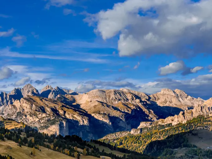 Blick vom Sellajoch Richtung Grödnerjoch, Südtirol, Italien, Europa;Dolomites, Sella Pass South Tyrol, Italy