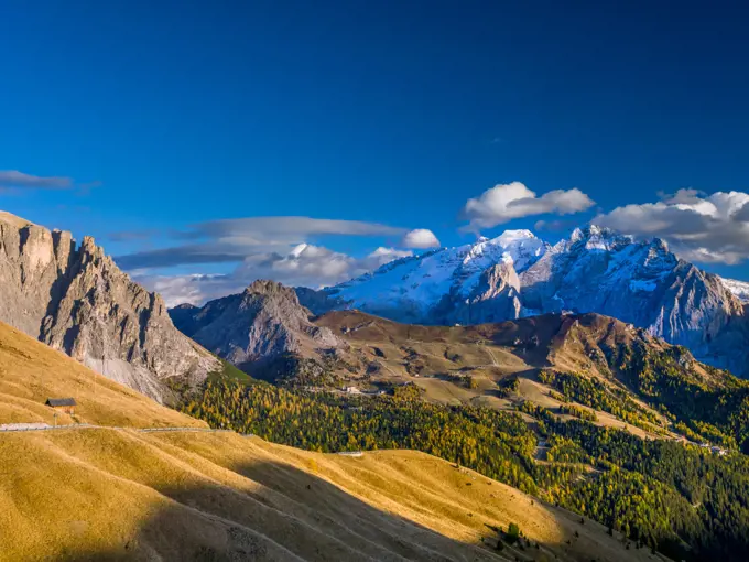 Ausblick vom Sellajoch zur Marmolata, Dolomiten, Südtirol, Italien, Europa;Dolomites, Sella Pass South Tyrol, Italy