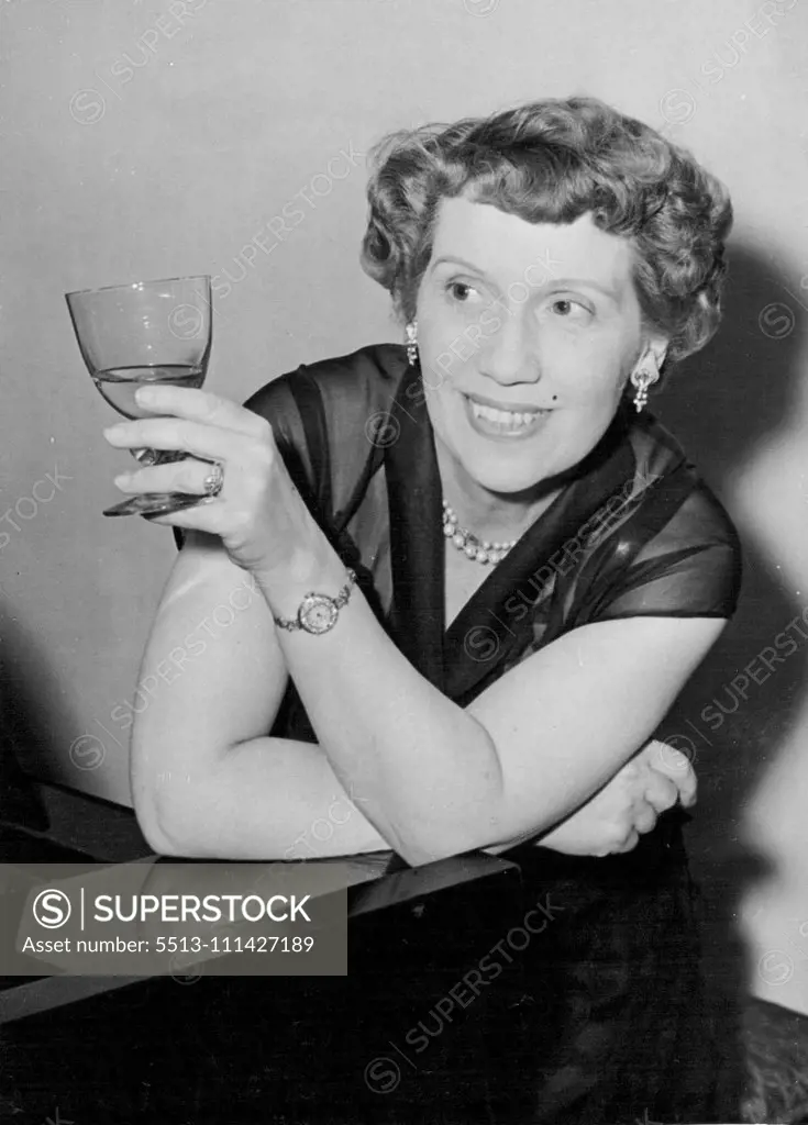 Australian-Born singer and actress Anona Winn, a radio favorite since the early 1930's and a star of the panel game Twenty Questions, has received the MBE in the Queen's Birthday Honors list. June 16, 1954. (Photo by Daily Mail Contract Picture).