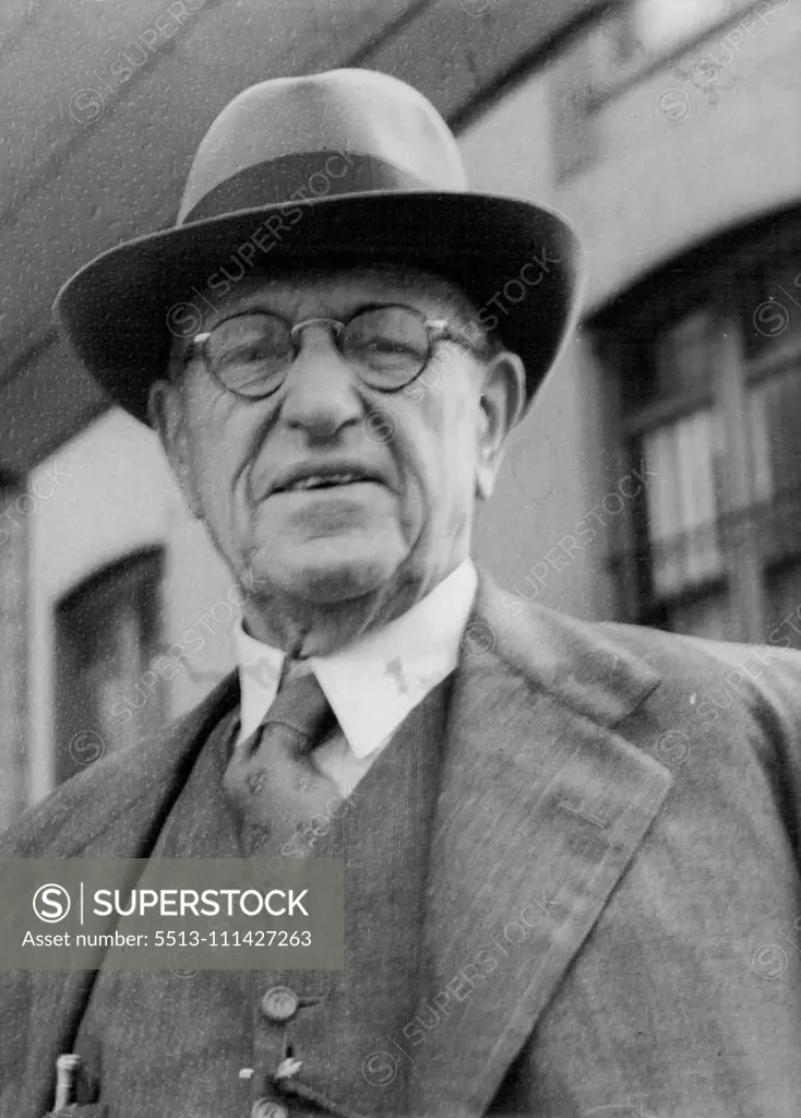 Mr. R. Windeyer KC. May 09, 1946. (Photo by Maurice Montgomery Wilmott/Fairfax Media)