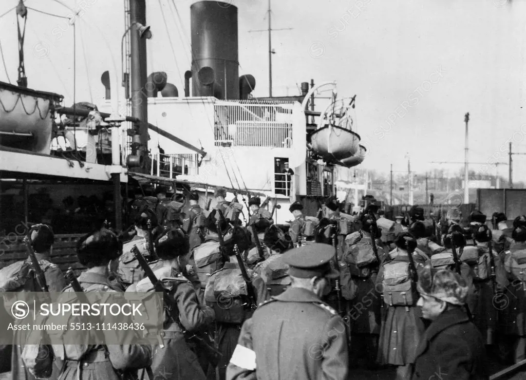 British Troops Withdrawn -- British soldiers are seen as to embark from Chinwangtao recently. Following the joint declaration by the British and French Governments of their plans to cut down the number of their forces in North China, a quick withdrawl of the men and equipment was effected. December 10, 1939. (Photo by The Domei News Photos Service).