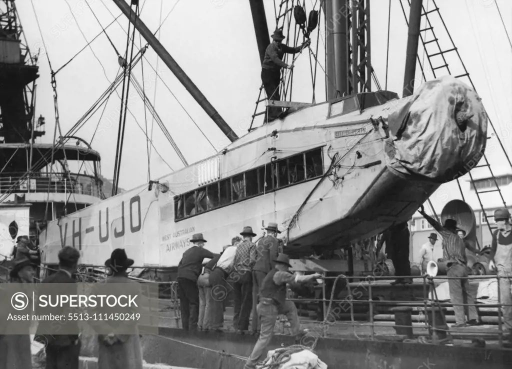 The body of a three-engined Hercules plane being swung a board the Mangola at Pyrmont to-day. The plane, which flew on Western Australian routes, is being taken to fly on services in New Guinea. August 11, 1937.